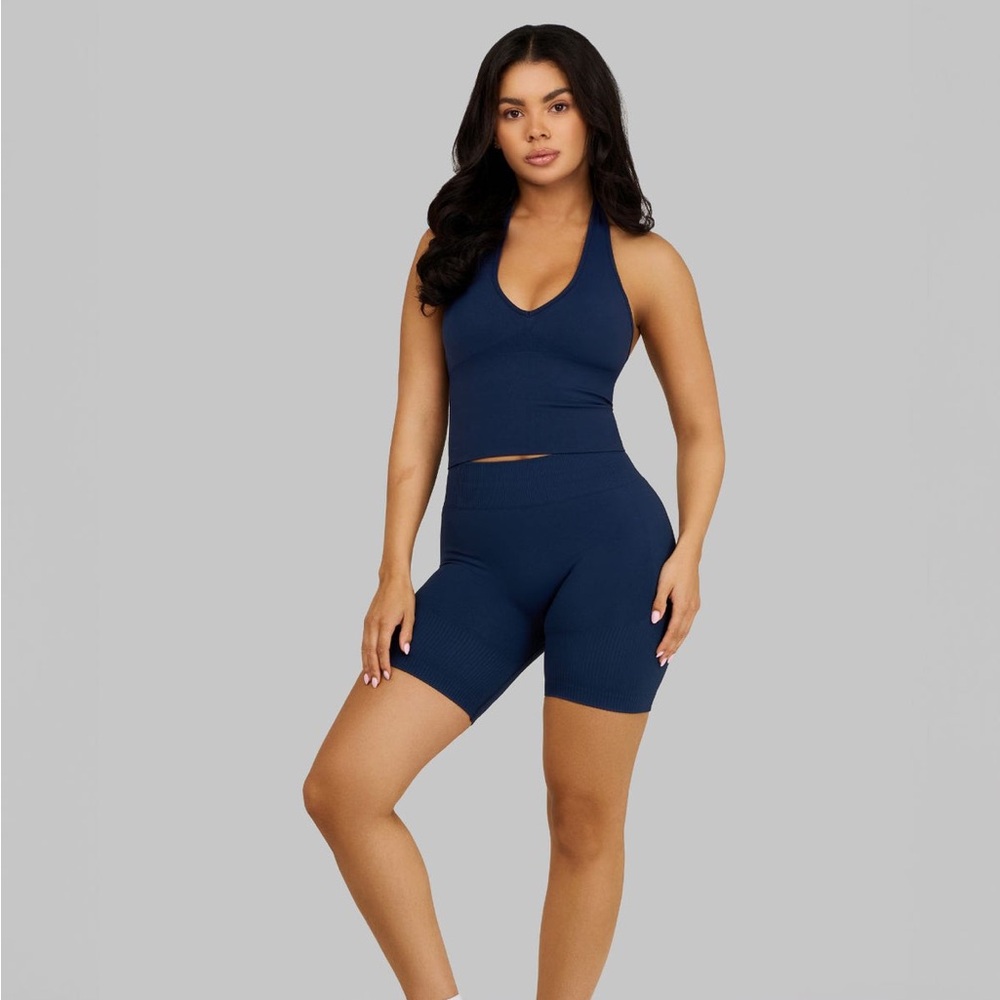 Thrivin Ribbed High-Waist Athletic Shaping Shorts in Navy & Burgundy (2-Pack) - Picture 5 of 6
